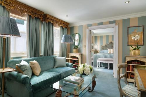 586098296 Milestone Hotel Kensington