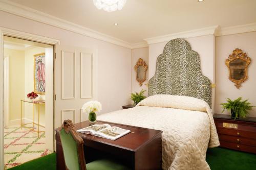 586098348 Milestone Hotel Kensington