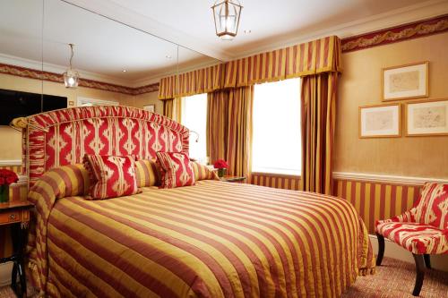 586098382 Milestone Hotel Kensington