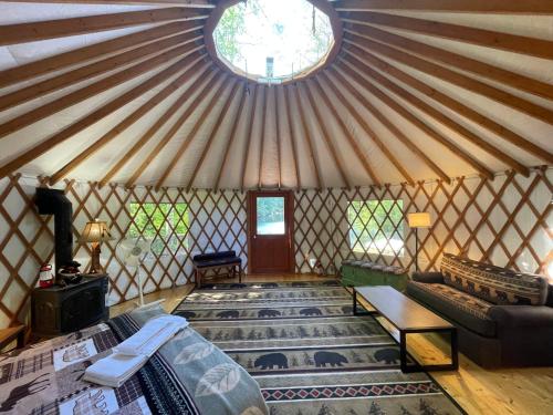 Alderbrook Yurt in Bolton Landing (NY)