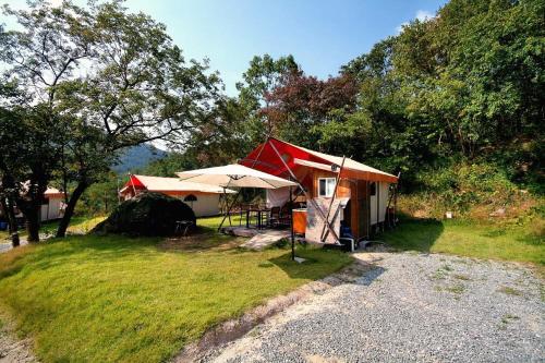 . Pocheon Sanjeong Hosoo Glamping