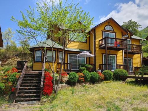 room detail thumbnail 1