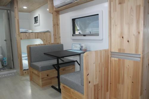 แซนเดิลพาดา คาราวาน (Sandlebada caravan) in คิมแฮ