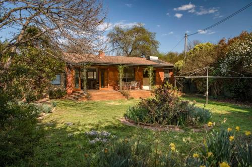 Delightful Home In Watson - Tap to explore photos