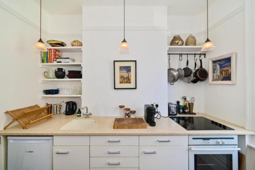 Charming West End Residence in Peaceful Fitzrovia - image 13