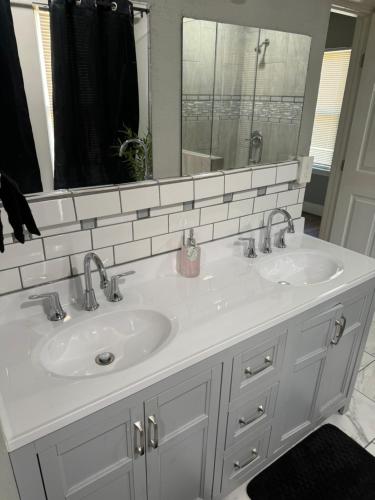 Cozy 3 bed home near midtown in Houston, USA