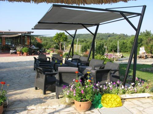 PULADES RESORT – Poulades, MI