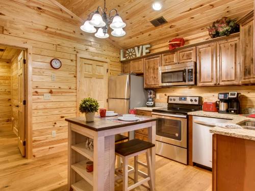 River Romance #2328 by Aunt Bug's Cabin Rentals - image 7