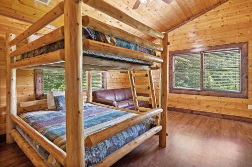 Mystical Creek Pool Lodge #600 by Aunt Bug's Cabin Rentals - image 2