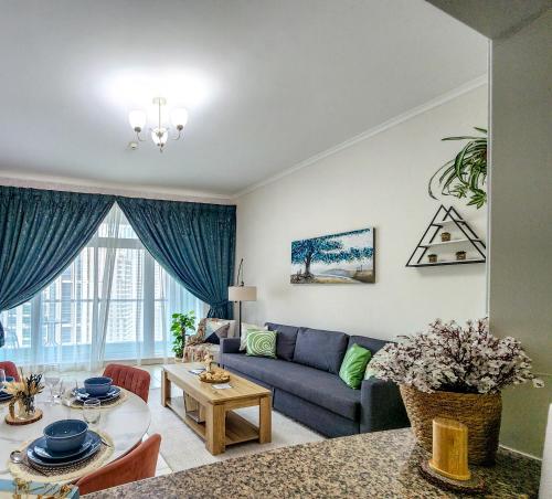 Stunning 1 Bedroom Apartment in Dubai Marina - image 14