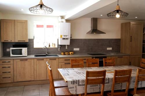 Kitchen, Maison Plein Soleil in Montauban-de-Luchon