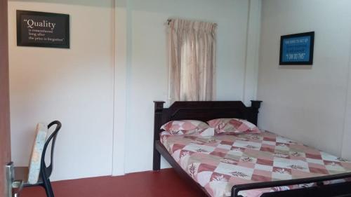 Single Room with Bathroom image 3