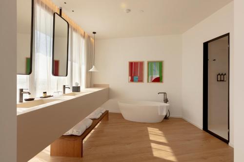 room detail thumbnail 2