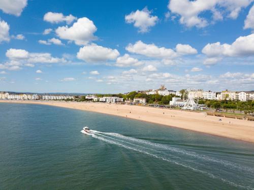 Royal Beacon Hotel - image 9