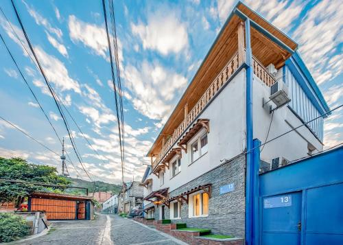 HB apartments Hill House