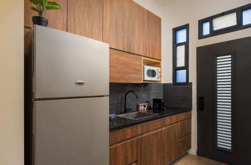 Authentic Studio by the Beach - image 3