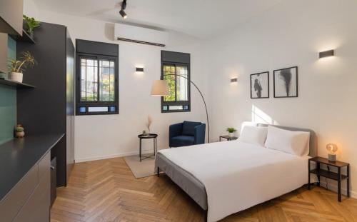 Authentic Studio by the Beach - image 6