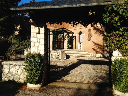  LH Albergo Il Picchio, Pension in Pescasseroli bei Villavallelonga