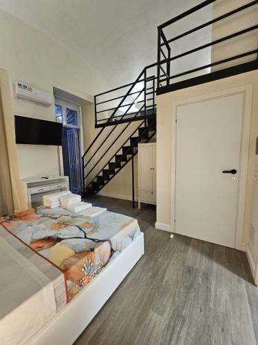 Twin Room image 6