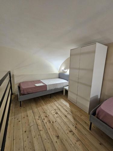 Twin Room image 7