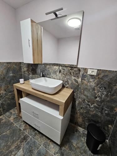 Twin Room image 5