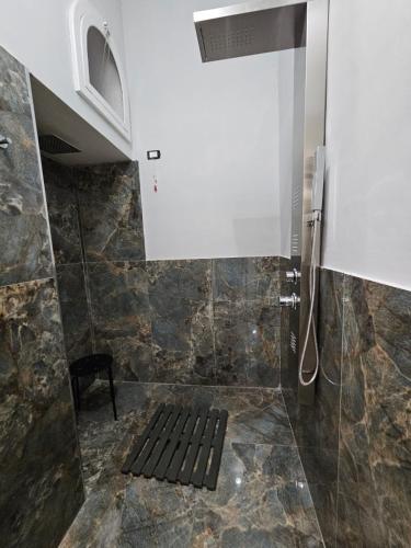 Twin Room image 9