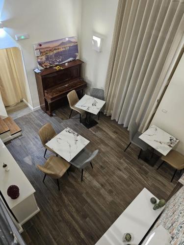 Double Room image 6