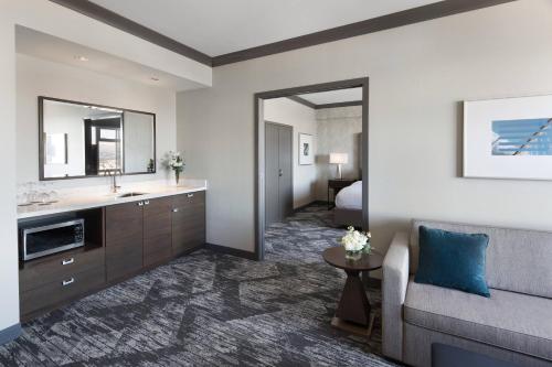 Sheraton Vancouver Guildford Hotel
