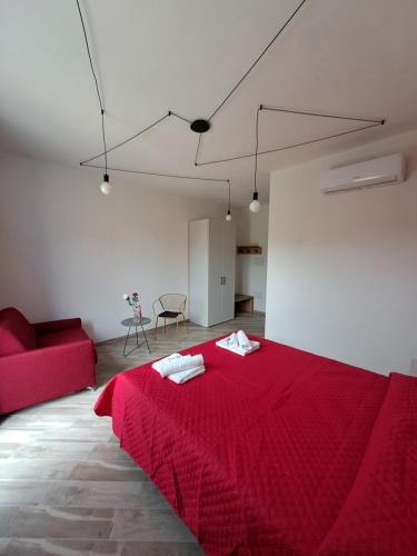 1 king bed, 1 twin bed