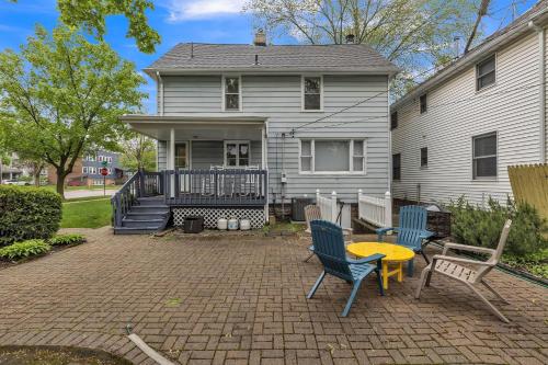 Unique Charmer- Outdoor Space & More near UM home in Ann Arbor, USA