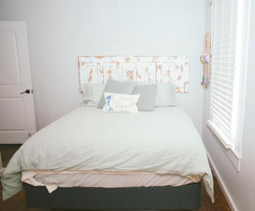 The Knotty Mermaid 2BR Home in Galveston home in Galveston, USA