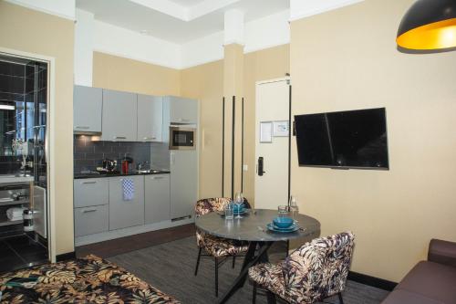 Golden Mansion Apartments - image 10