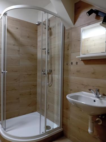 Apartmány u lesa (Apartmany u lesa) in โมดราวา