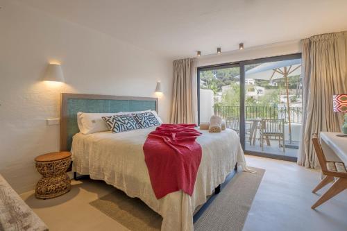 Deluxe Double or Twin Room with Pool View image 5
