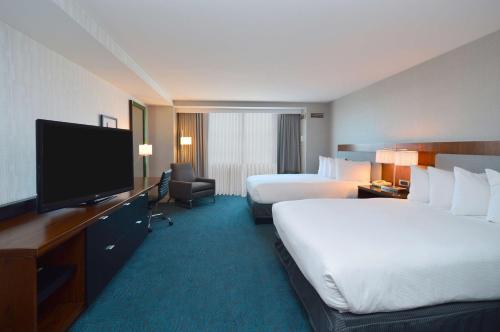 DoubleTree by Hilton Newark-Fremont - image 10