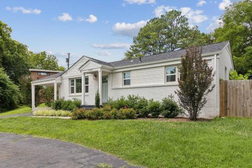 Chic Retreat Near Downtown Nashville home in Nashville, USA