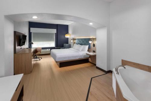 1 king bed, 1 sofa bed