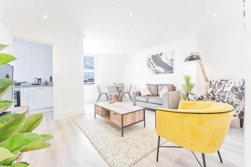 The Residence by Guestz - Wood Stanway