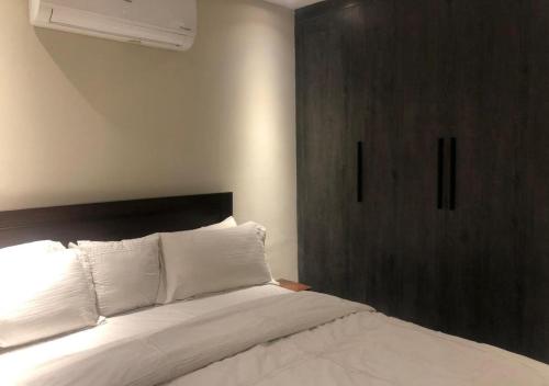Studio Luxury Apartment - The Opus Luxury Residences by Book N Rent - image 12