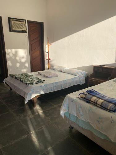 1 double bed, 1 twin bed