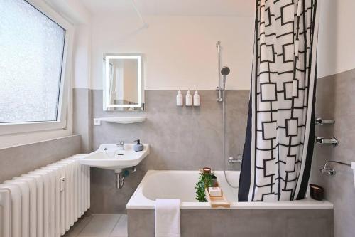 Beautiful and spacious 4-Room Apartments in City Center