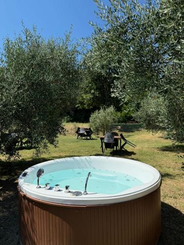 Зовнішній вигляд готелю, Agriturismo Diffuso Monte Oliveto Maggiore in Аціано