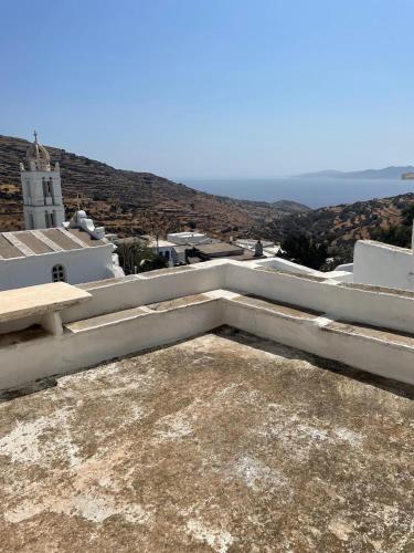 Cycladic house with amazing view in Potamia village Cycladic house with amazing view in Potamia village