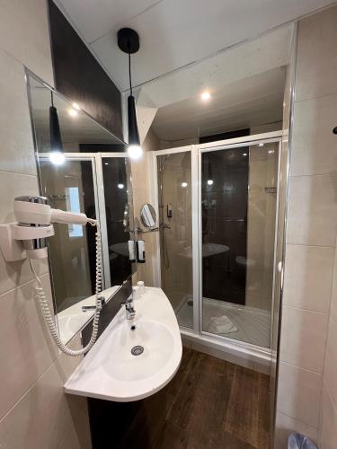 Vintage Paris Gare du Nord by Hiphophostels - main image