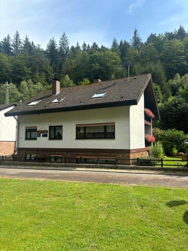 Udvendig, Pension Ernst im Herzen des Pfälzerwaldes mit Küche (Pension Ernst im Herzen des Pfalzerwaldes mit Kuche) in Elmstein