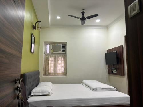 Budget Double Room image 10