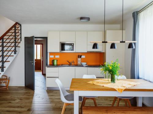 Farma Moulisovych in เนซเวสติเซ