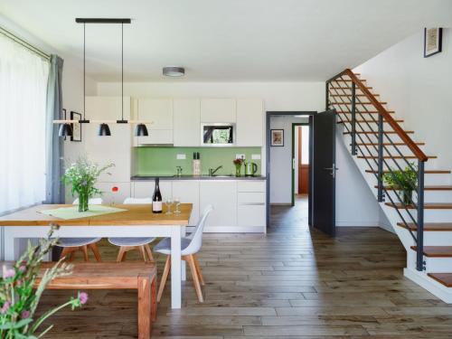 Farma Moulisovych in เนซเวสติเซ