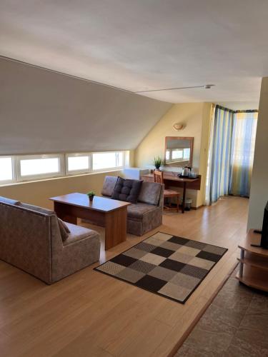 Hotel Star – Sunny Beach, WY
