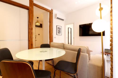 Reina Sofia Suite I - image 4